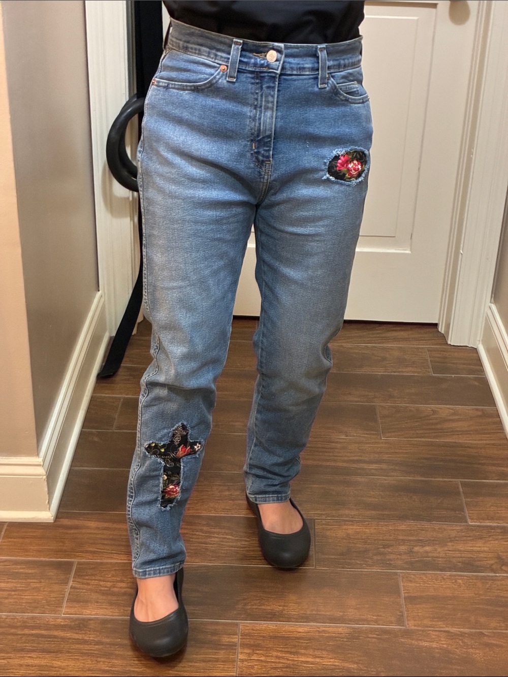 Levi's Blue Jeans with Distressed Patched Floral/Christian Accents, W29, Size 4 - Picture 3 of 15